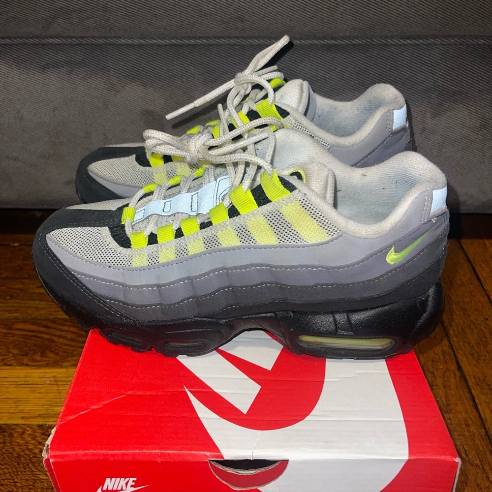 Nike Air Max 95 “Neon Green” Sz 6
